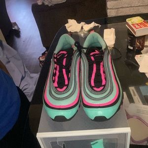 Hey I’m selling air max 97